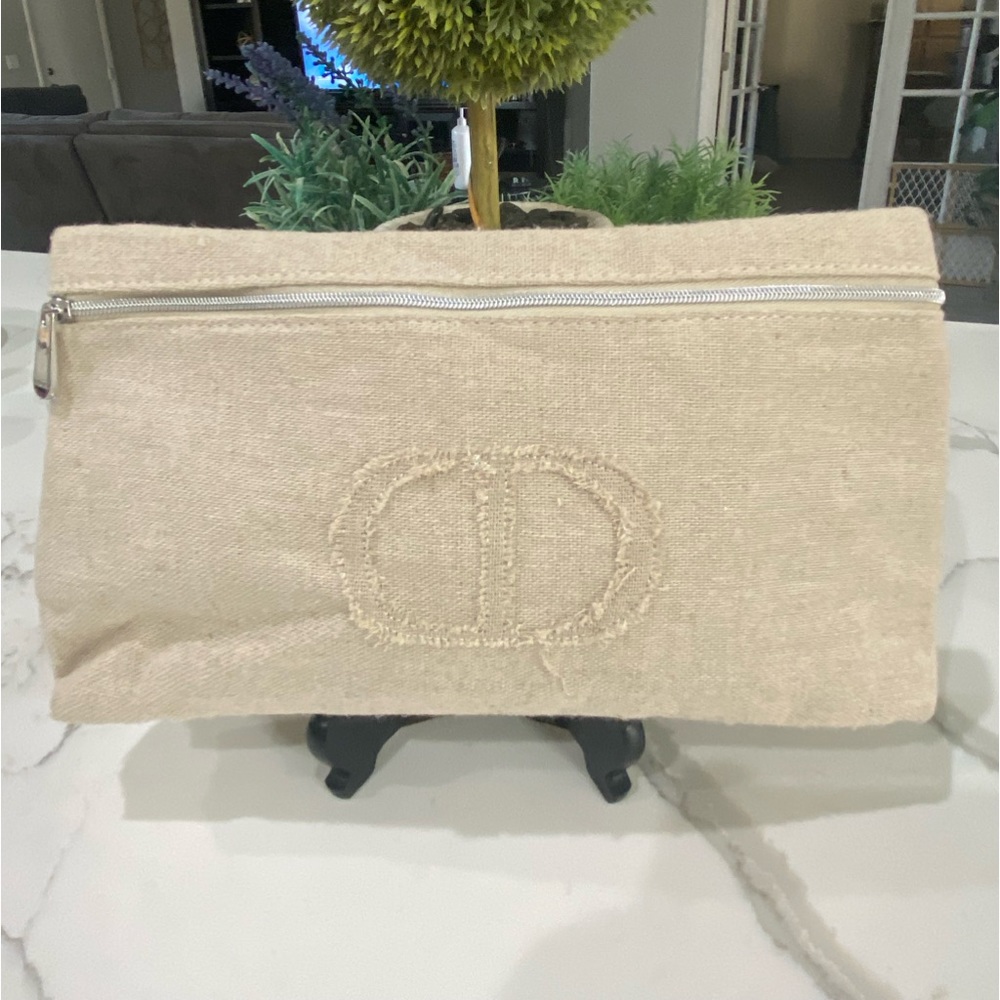 Dior makeup bag size 11x7